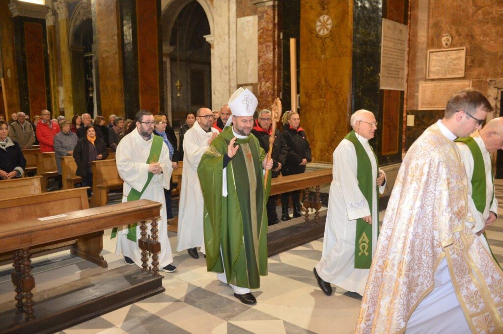 Giornata mondiale dei poveri, cattedrale gremita per la messa celebrata dal Vescovo di Rieti Vito