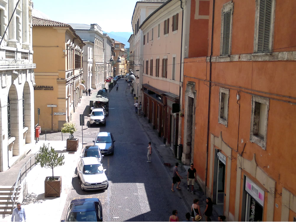 Rieti, Confcommercio contro il Comune. “Centro storico bloccato dai lavori e senza parcheggi. Commercianti preoccupati, clientela indispettita”