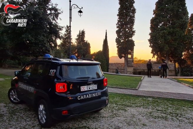 Finti biglietti per un concerto venduti online: denunciata 47enne per truffa