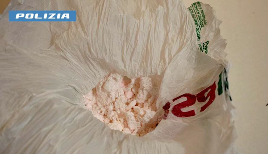 Spaccio lungo la Turanense, due arresti: sequestrata “cocaina rosa”