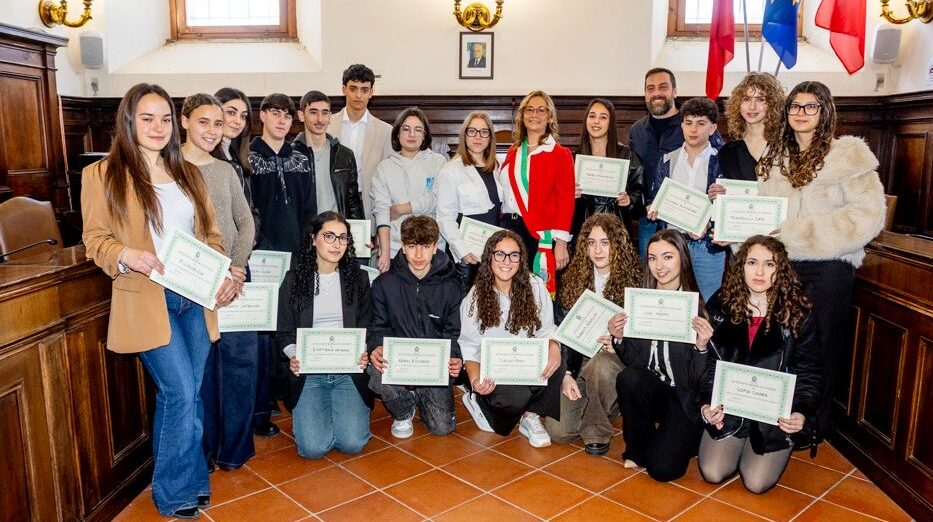 Fara in Sabina premia il merito: consegnate quaranta borse di studio agli studenti