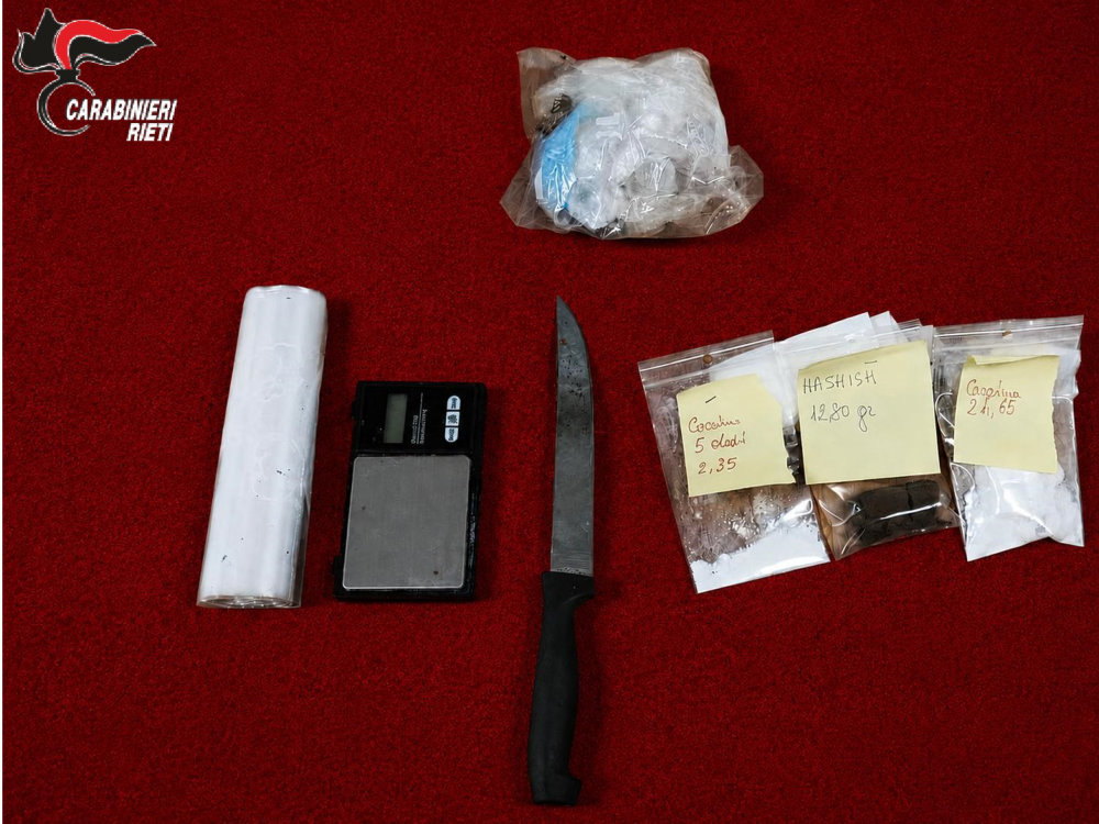 Rieti, blitz antidroga nei boschi di Fonte Colombo: arrestato 19enne trovato con cocaina e hashish