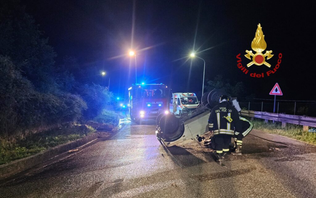 Incidente nella notte sulla Turanense: intervento dei Vigili del Fuoco e messa in sicurezza dell’area