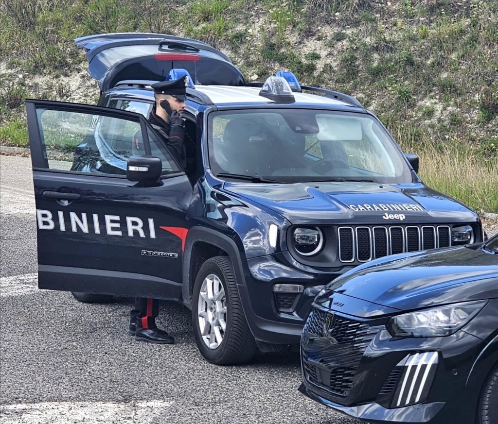 Compra online un biglietto per il concerto di Achille Lauro, ma è una truffa: denunciato un 37enne