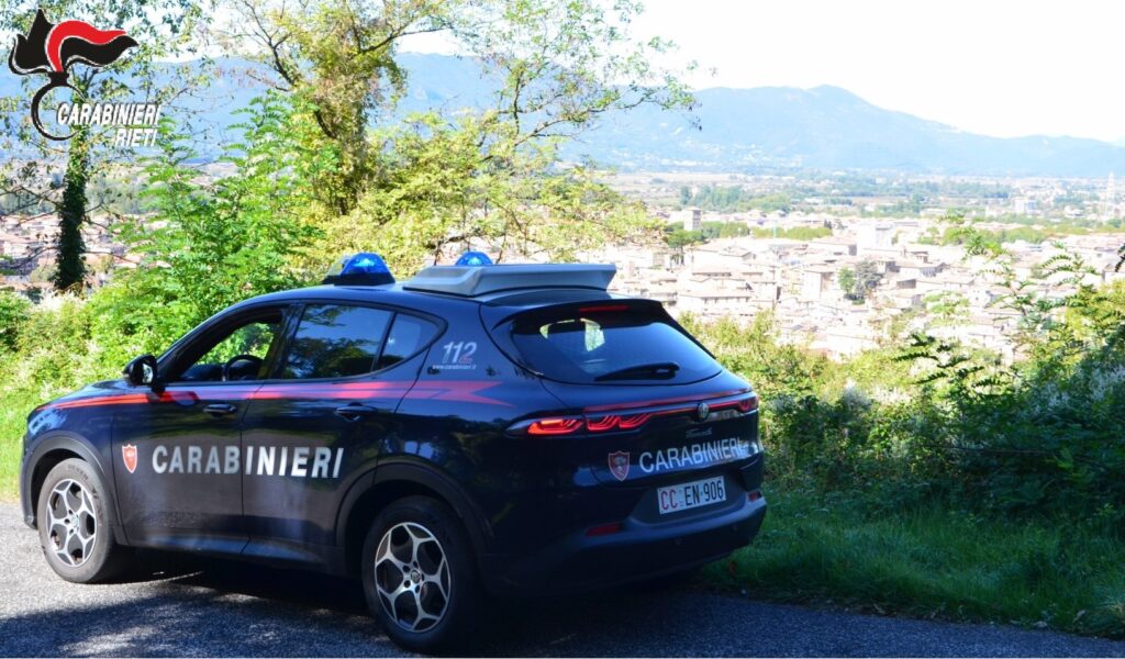 Minaccia la farmacista con un coltello per rubare un cosmetico: arrestato 55enne a Rieti