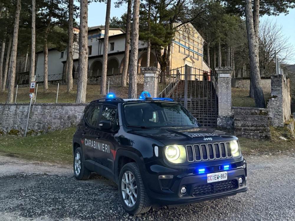 Auto prestata a un’amica, poi la richiesta di 600 euro per riaverla: donna denunciata dai Carabinieri