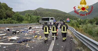 Tragedia sulla Rieti-Terni: sei morti e 27 feriti nel maxi incidente tra autobus, camper e auto